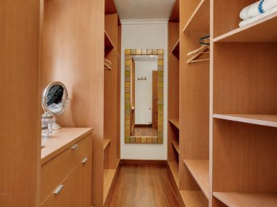 Walk-in closet