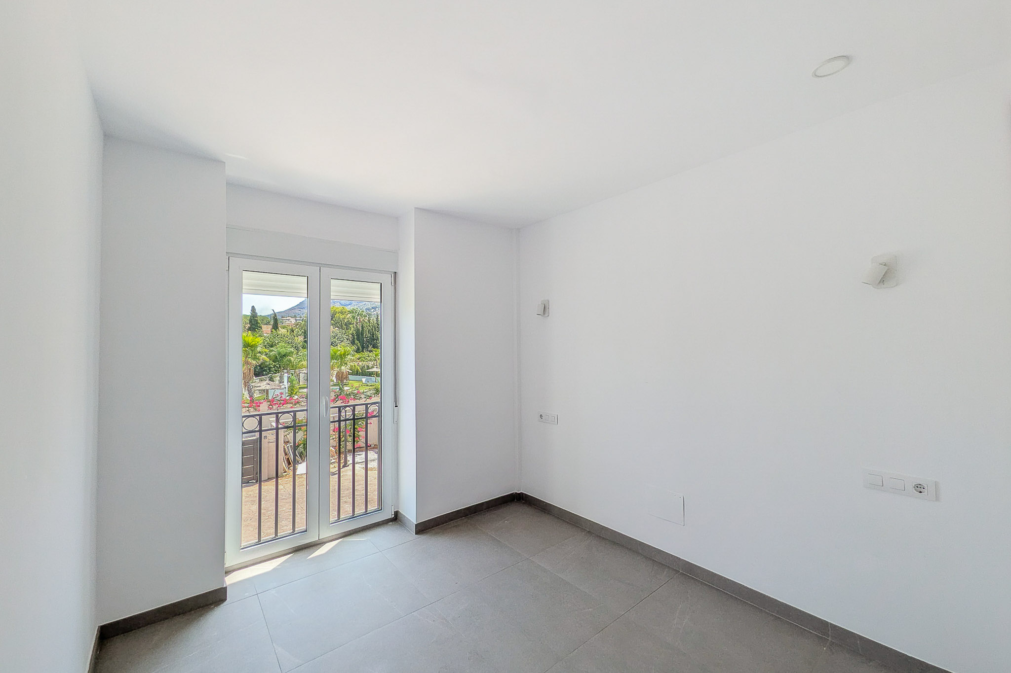 Bedroom with balcony access