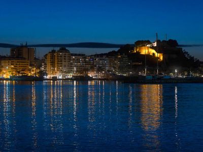 Dénia port and castle at night