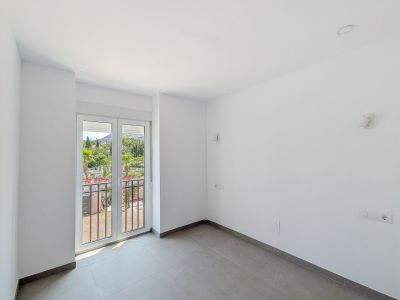 Bedroom with balcony access