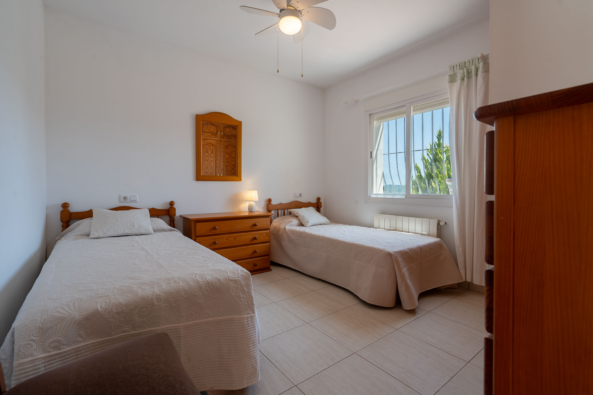 Twin bedroom