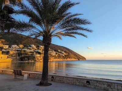Nearby beach and promenade