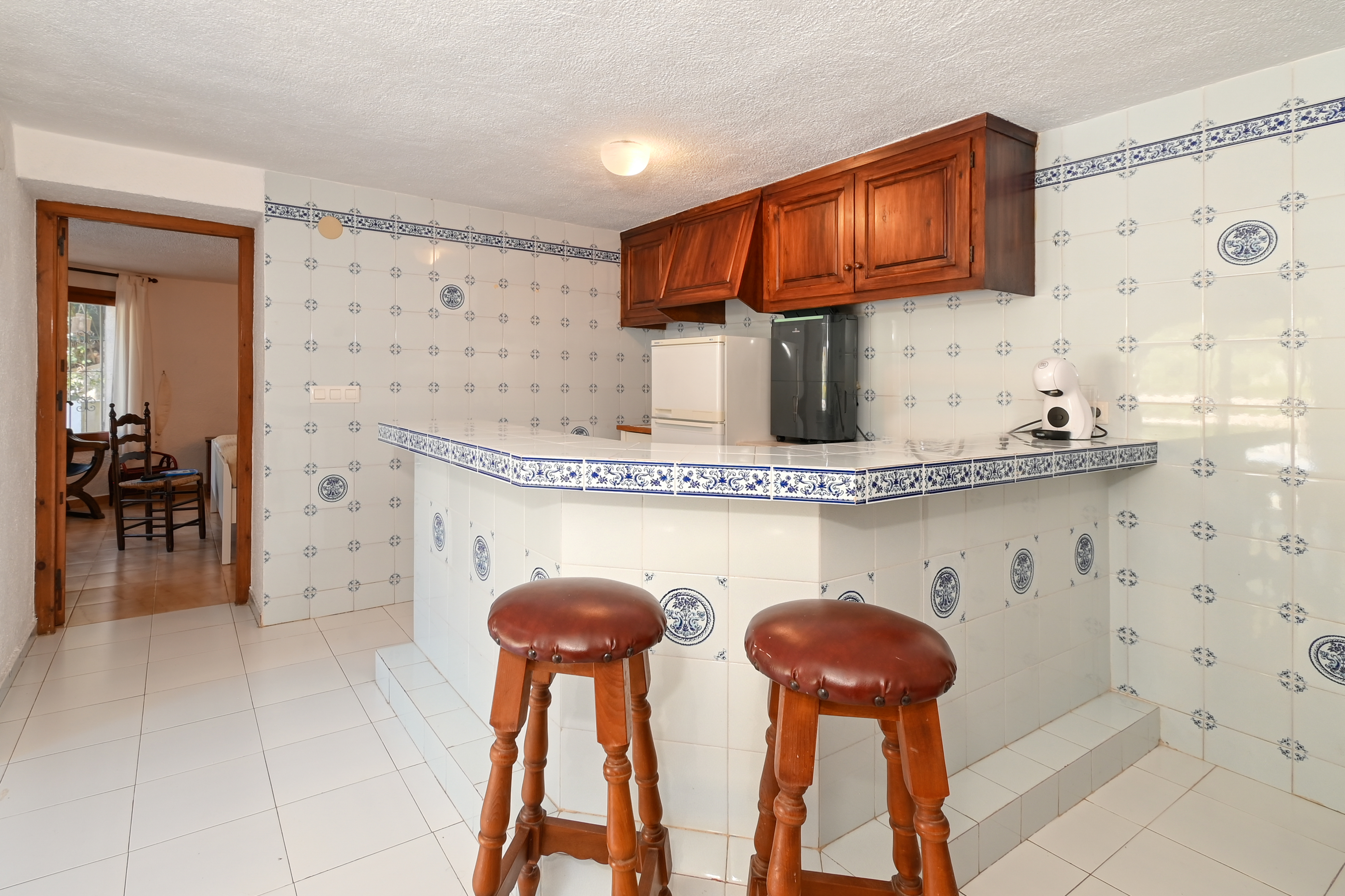 Kitchen with bar