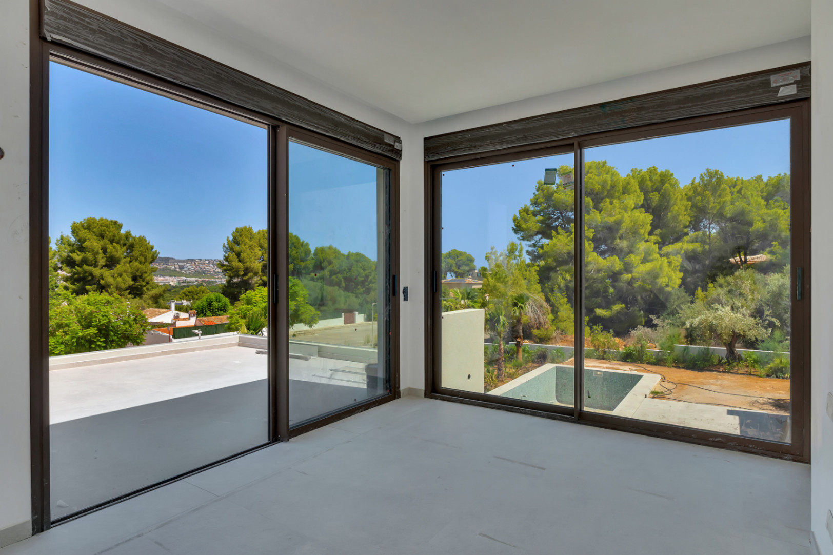 Bedroom with terrace access