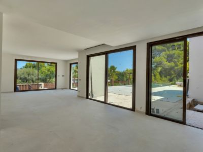Living room with terrace access