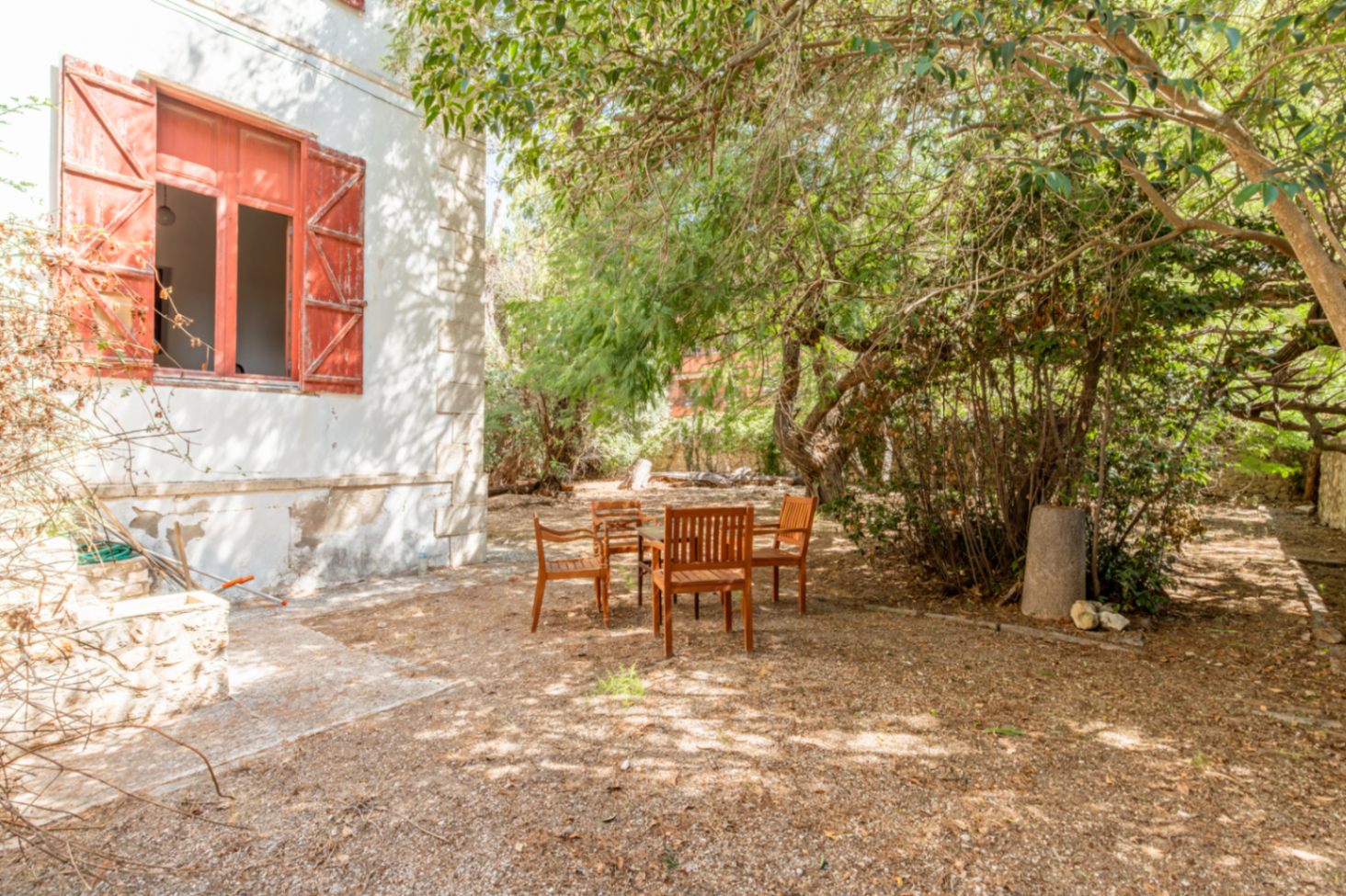 Garden and outdoor area