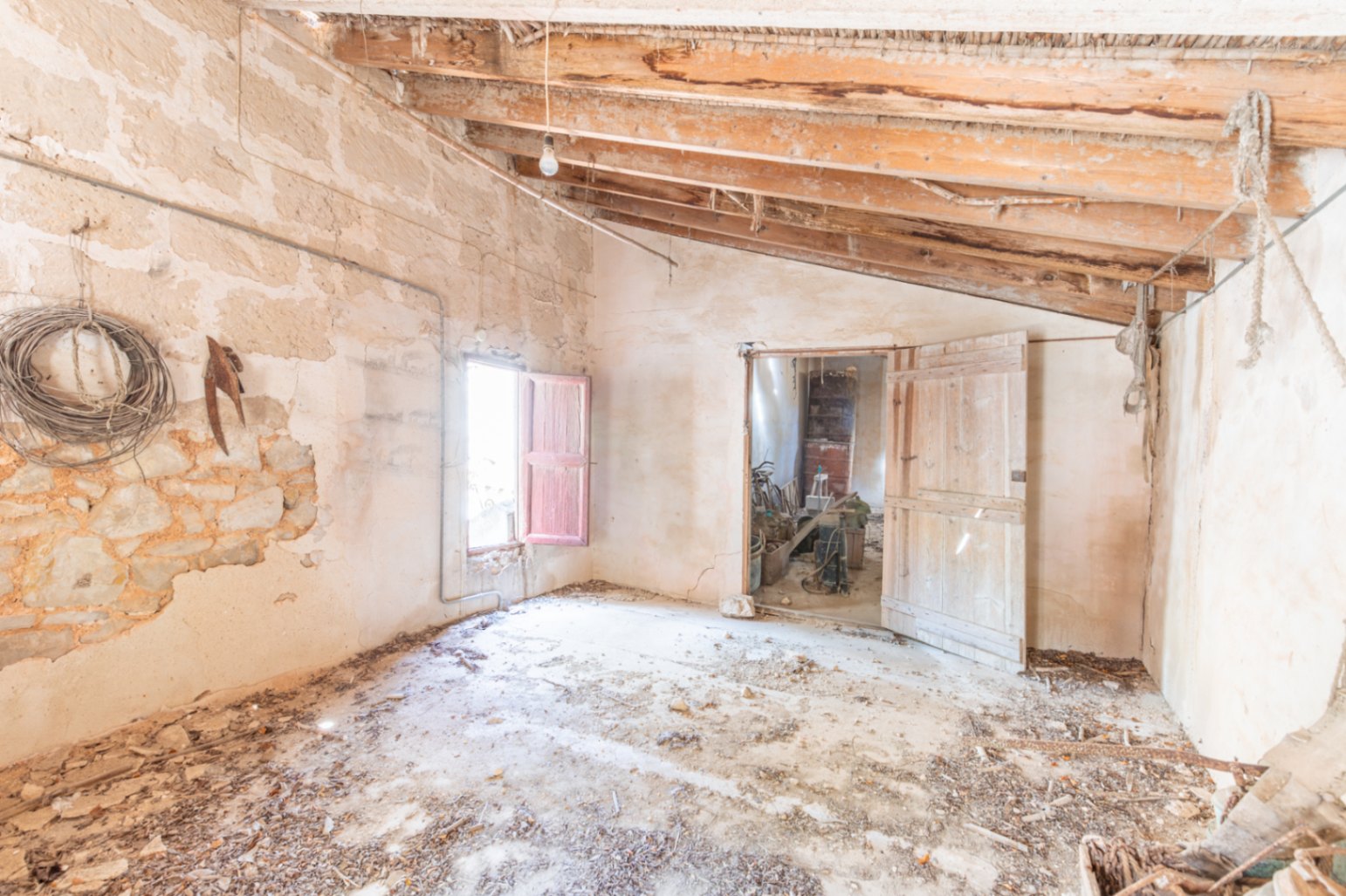 Attic room to renovate