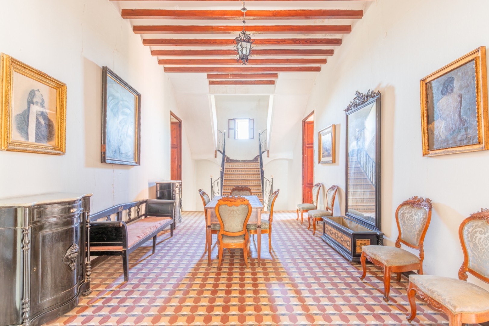 Entrance hall with staircase