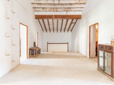 Upper floor landing