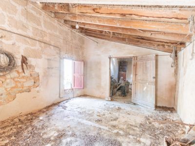 Attic room to renovate