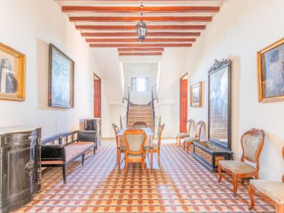 Entrance hall with staircase