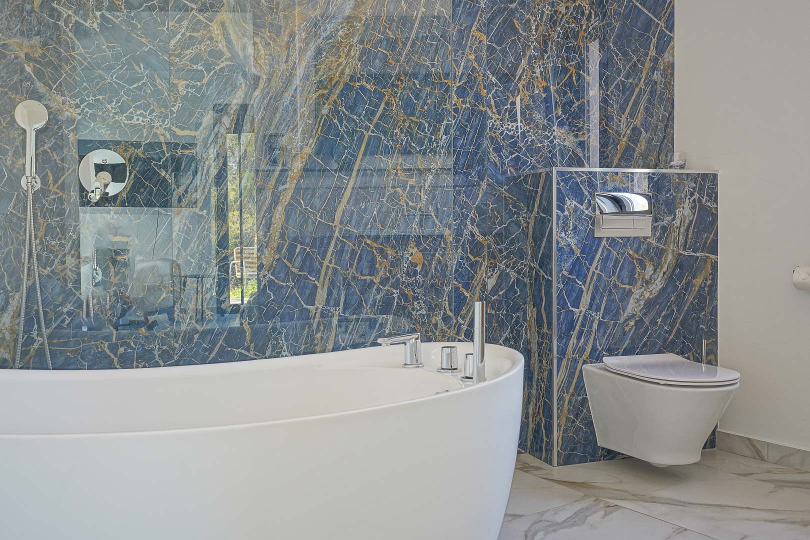 En-suite bathroom
