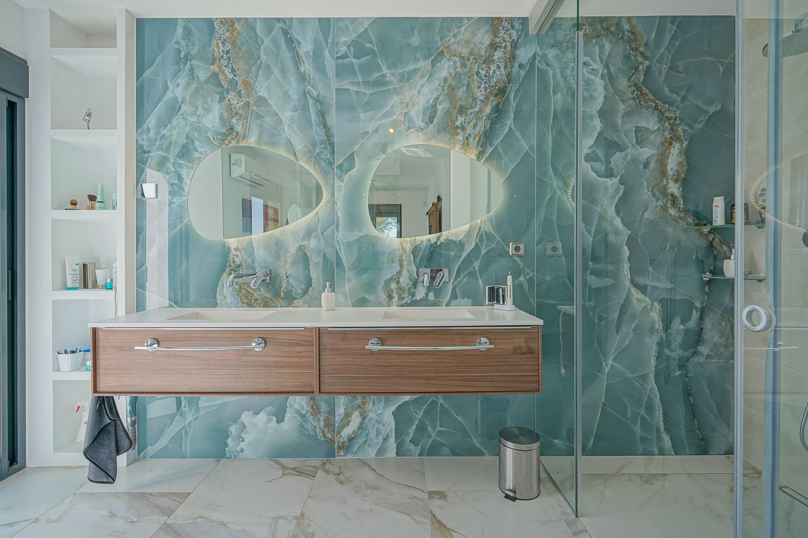 En-suite bathroom