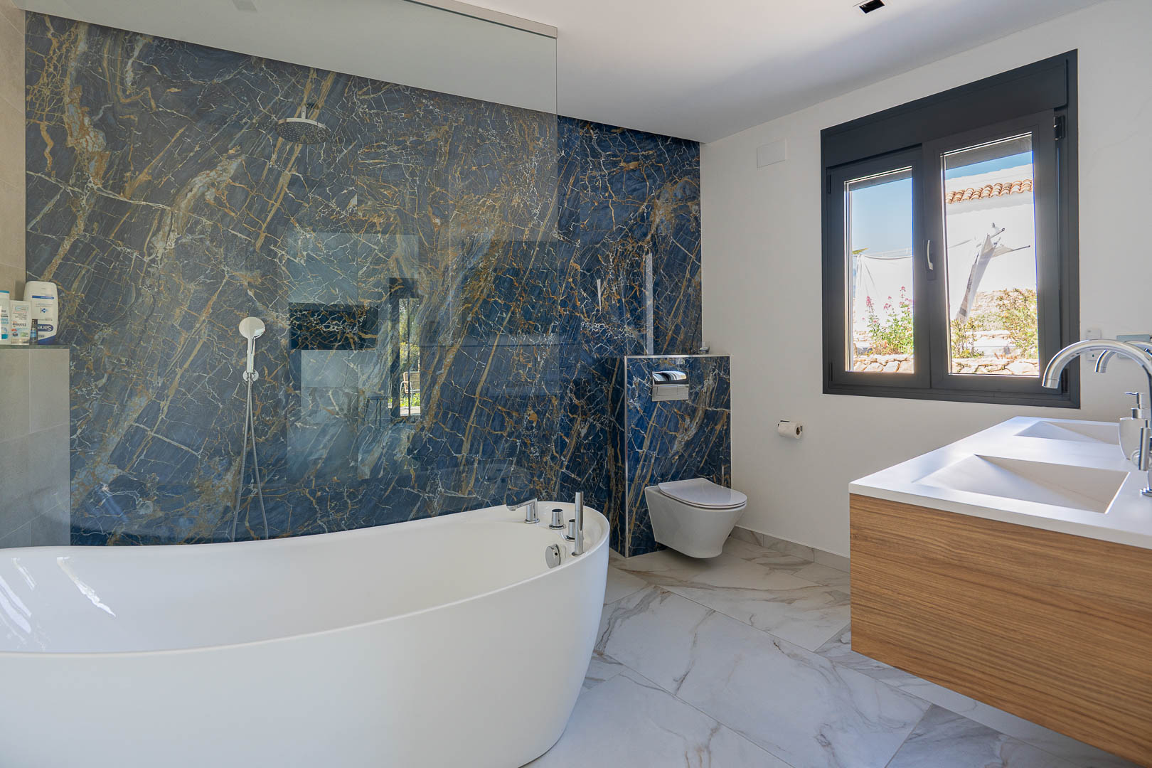 En-suite bathroom