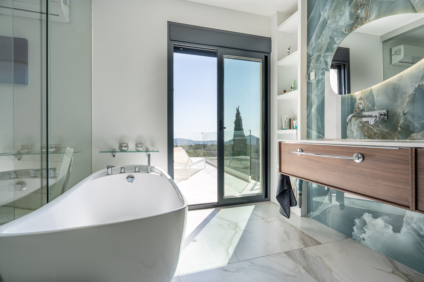 En-suite bathroom with terrace access