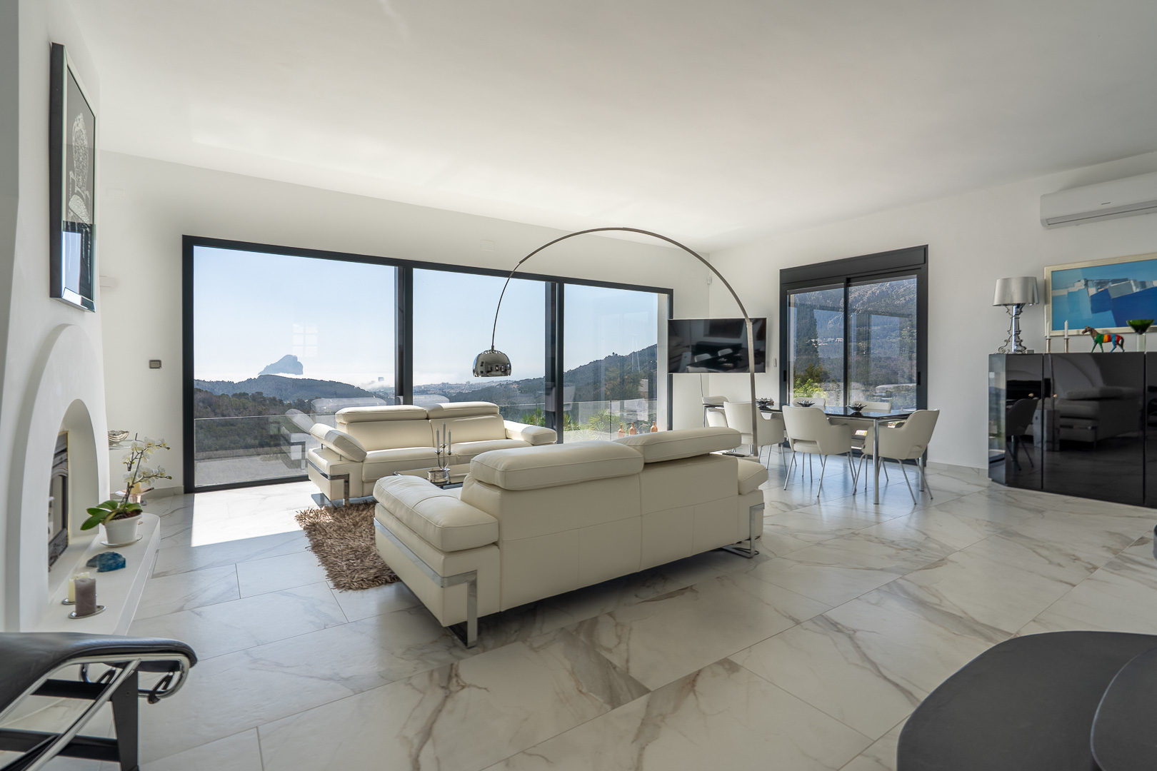 Living-dining room with panoramic views