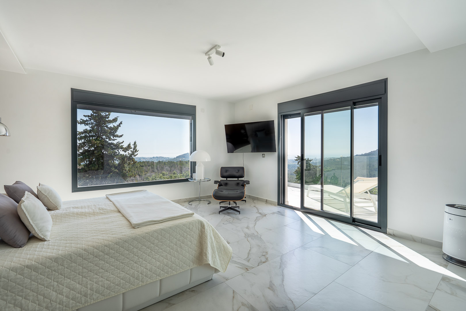 Bedroom with terrace access