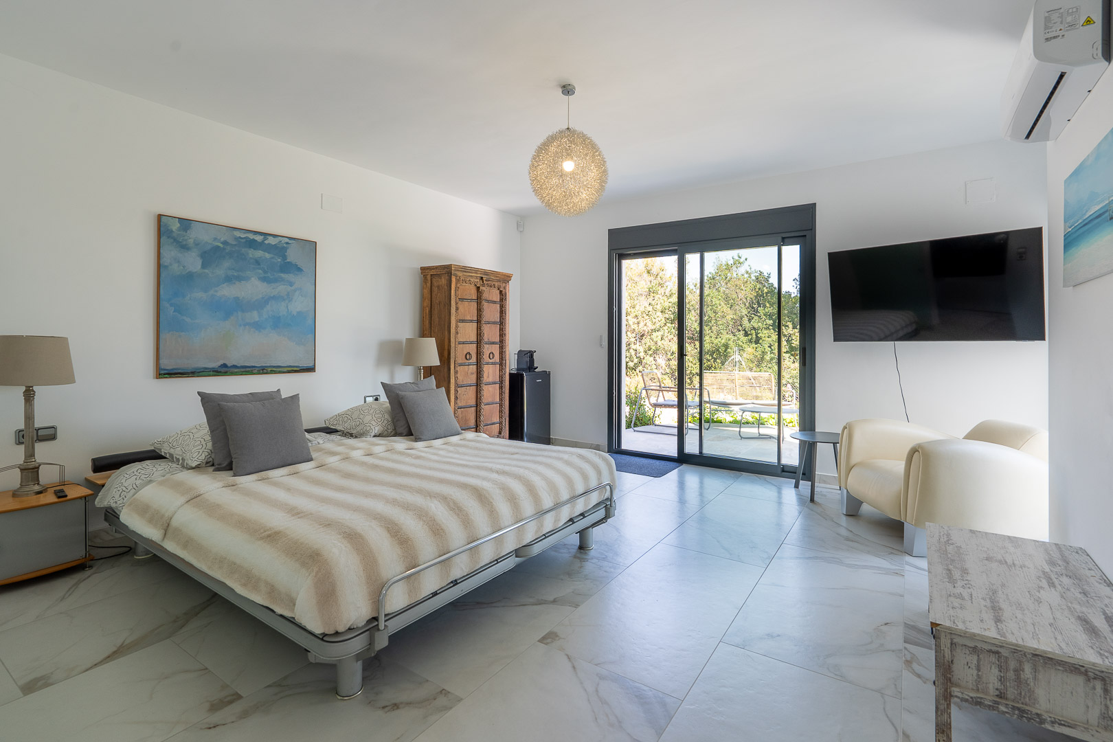 Bedroom with terrace access