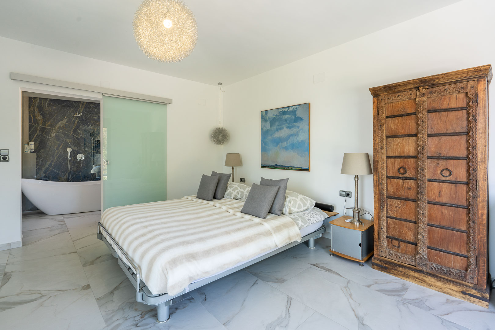 Bedroom with en-suite bathroom