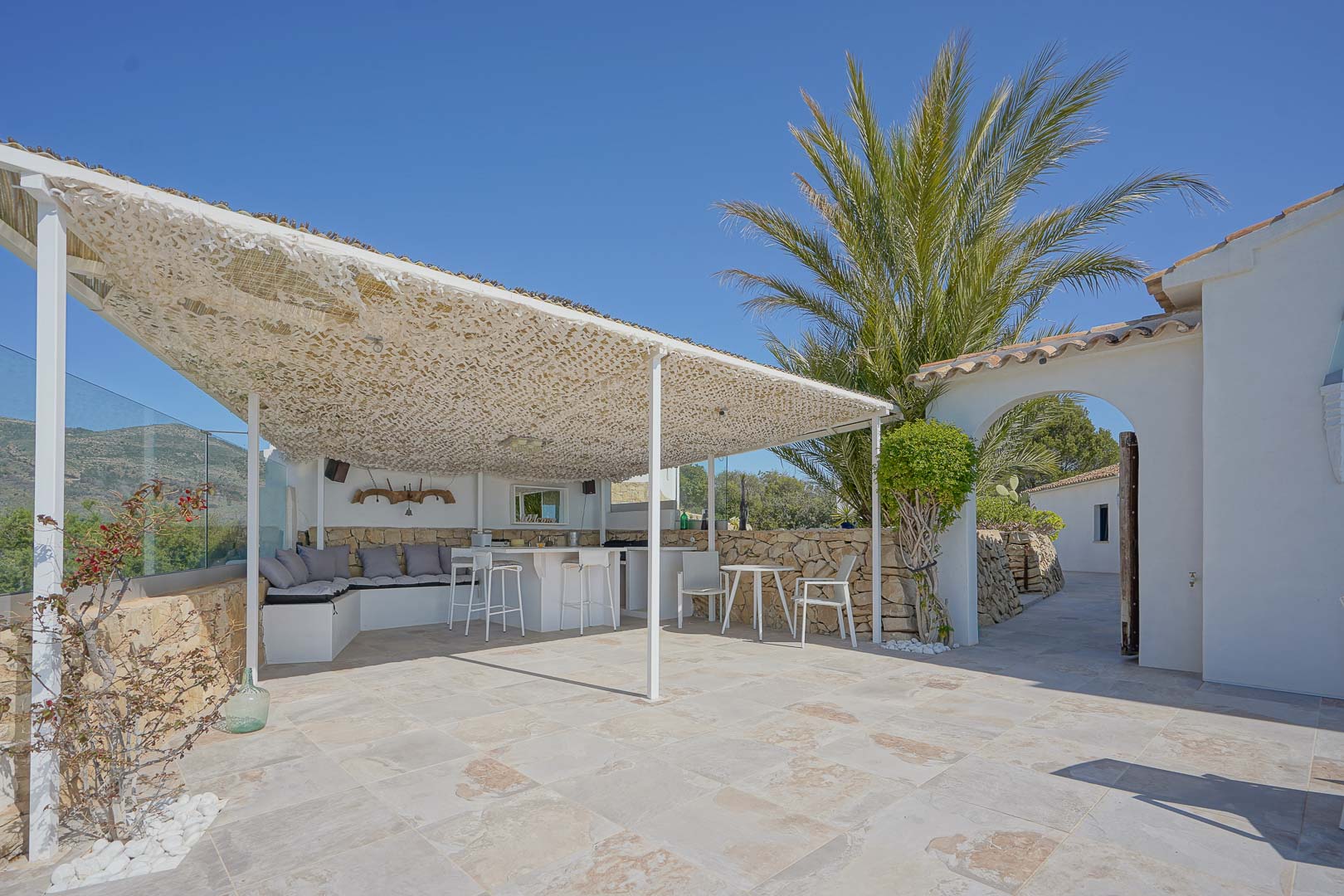 Covered terrace with outdoor kitchen