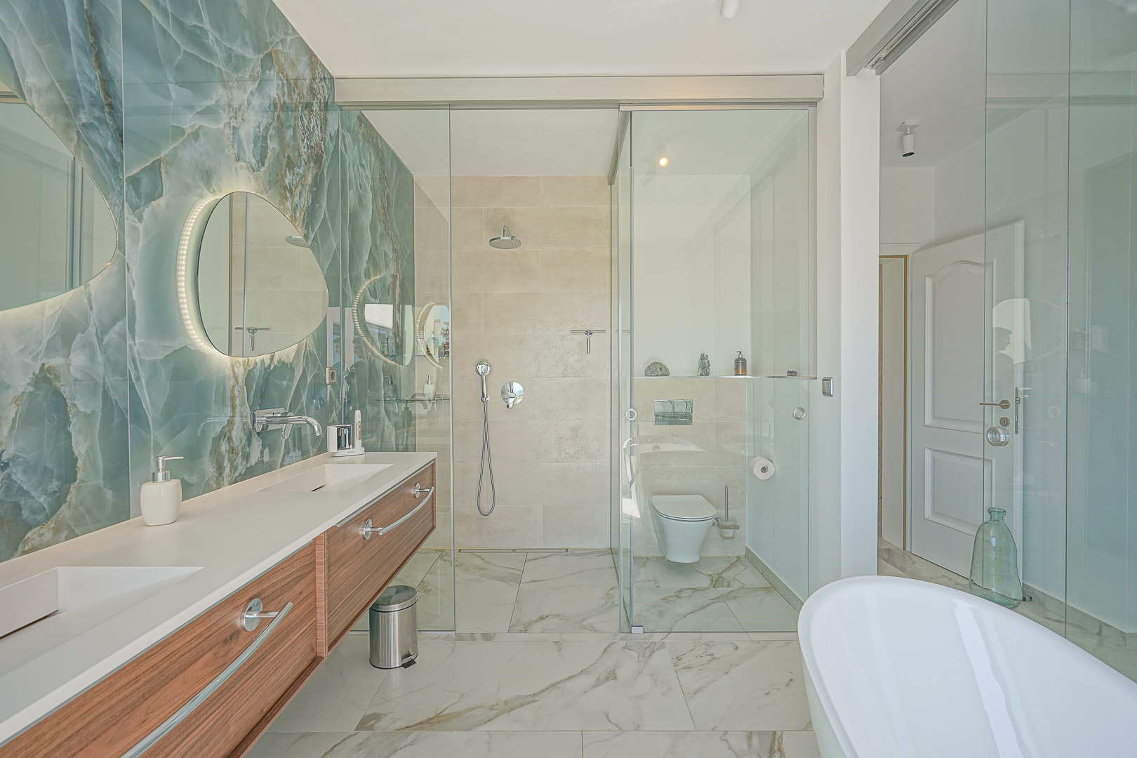 En-suite bathroom