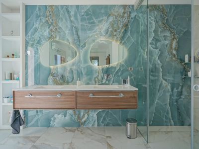 En-suite bathroom
