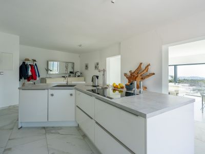 Kitchen with island