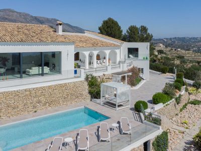Villa exterior with swimming pool