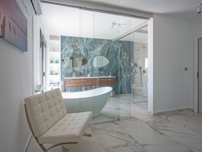 En-suite bathroom