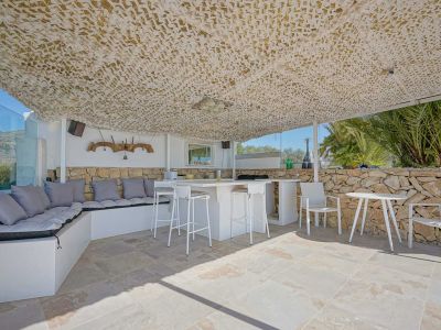 Covered outdoor kitchen