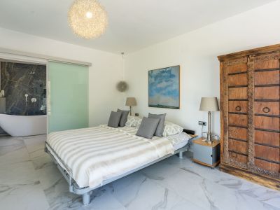 Bedroom with en-suite bathroom