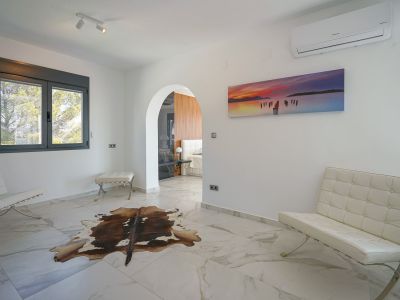 Master suite sitting room