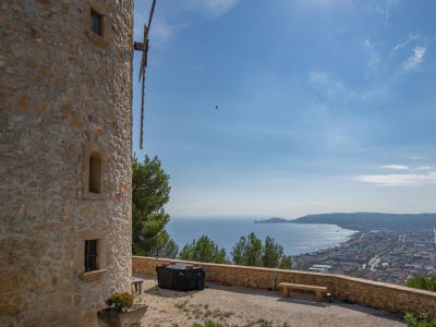 Panoramic sea views