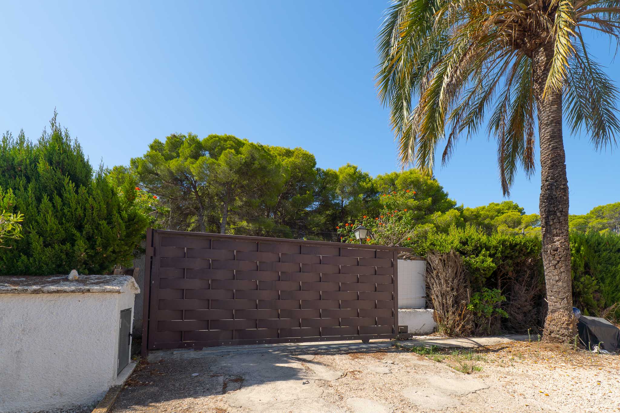 Property entrance gate