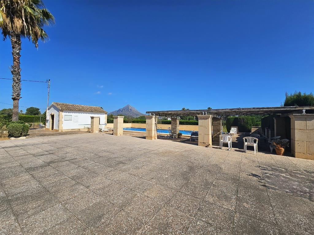 Communal pool and terrace