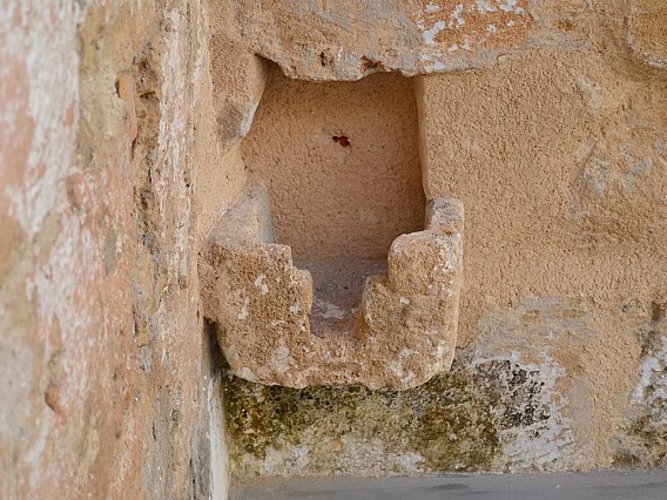 Wall niche