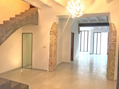 Entrance hall with staircase