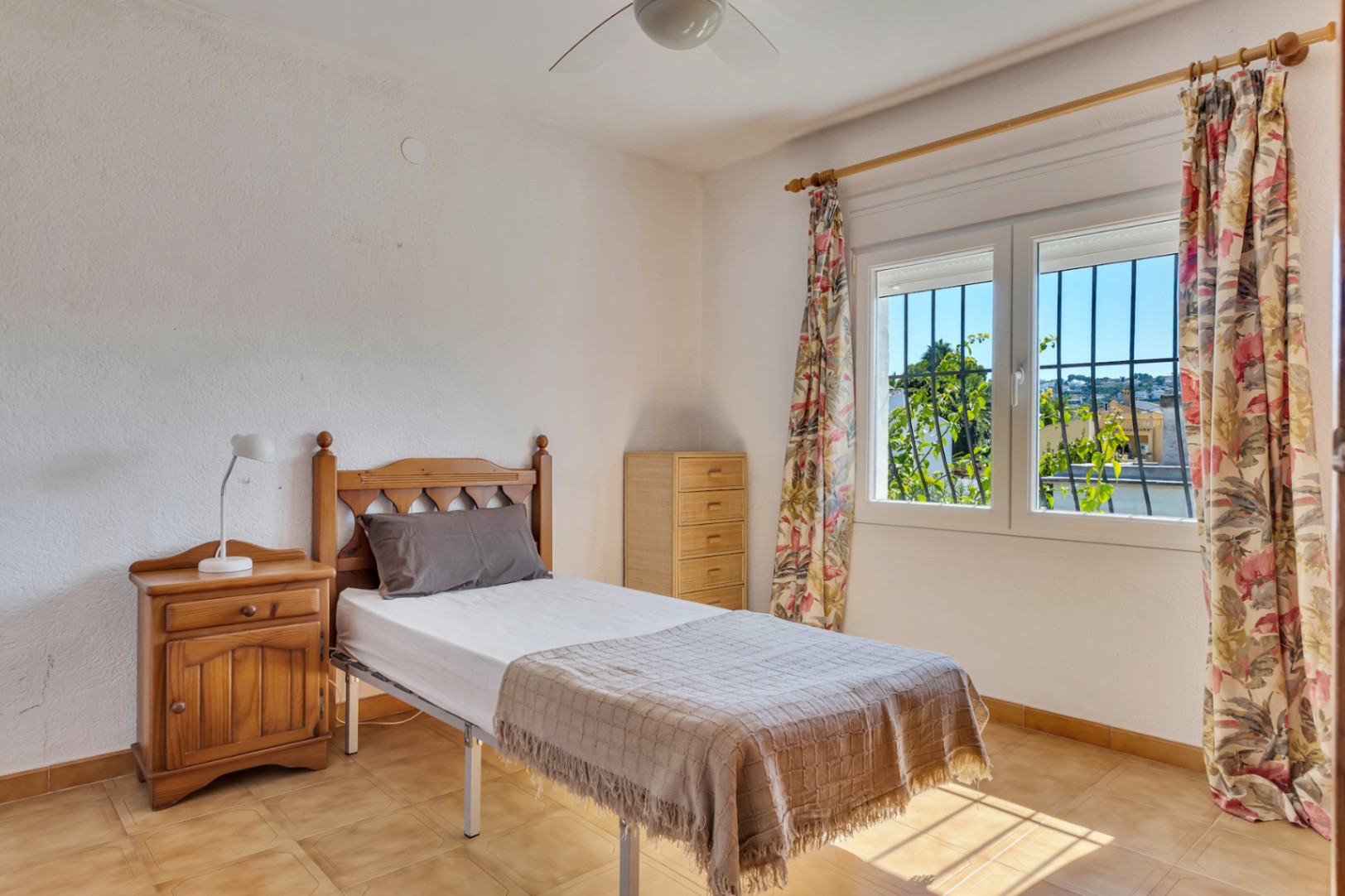 Guest bedroom