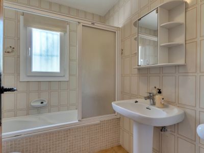 Bathroom with bathtub