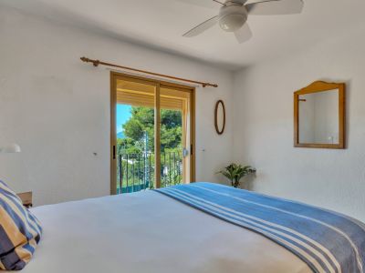 Bedroom with outdoor access