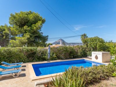 Swimming pool with Montgó views