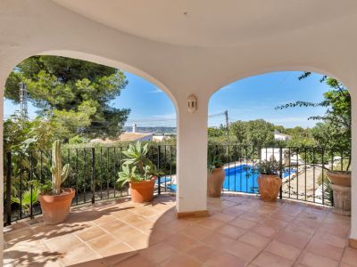Covered terrace overlooking the pool