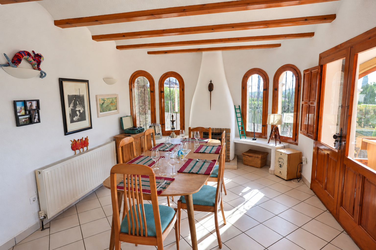 Dining room with fireplace