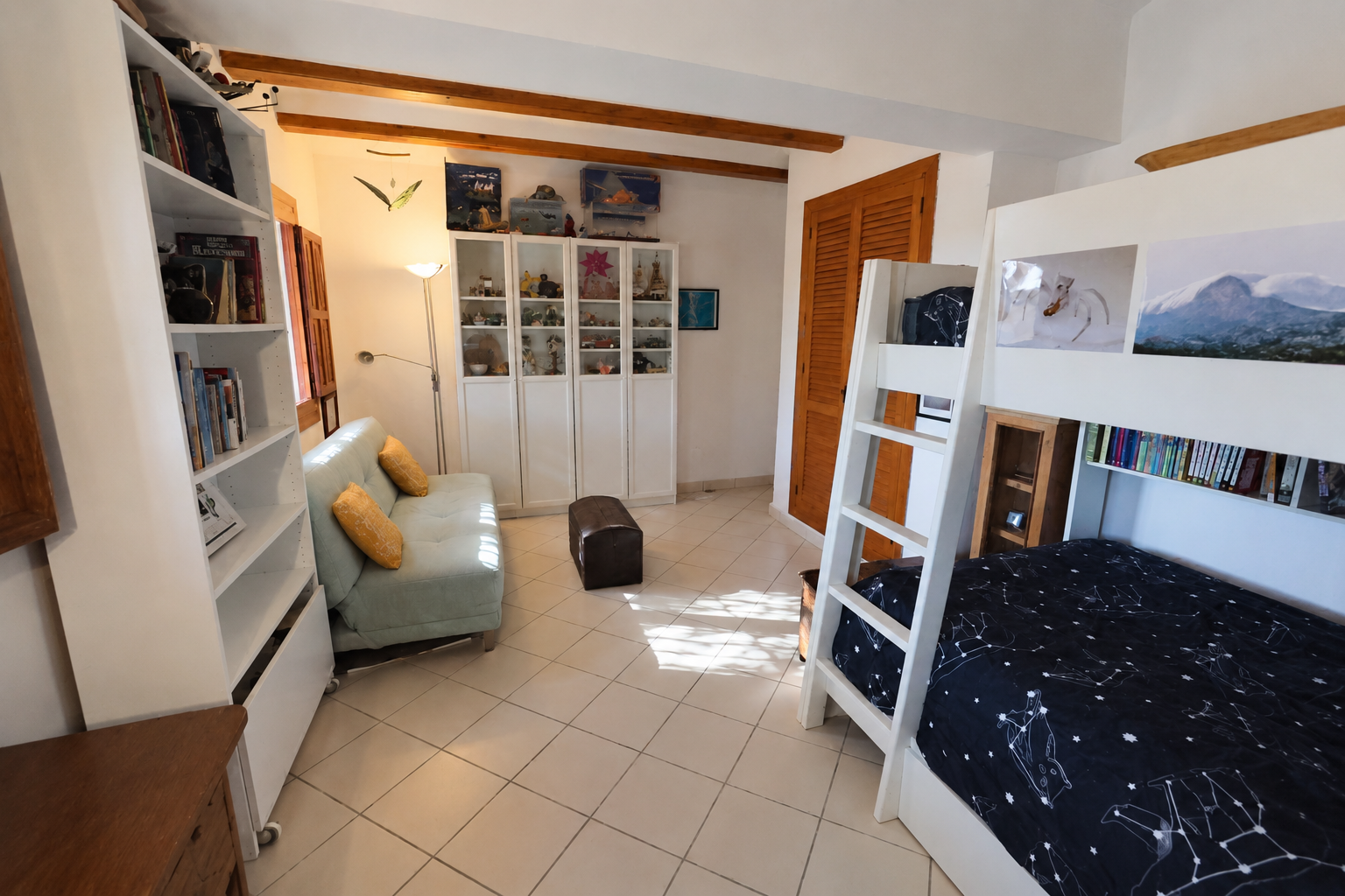 Secondary bedroom