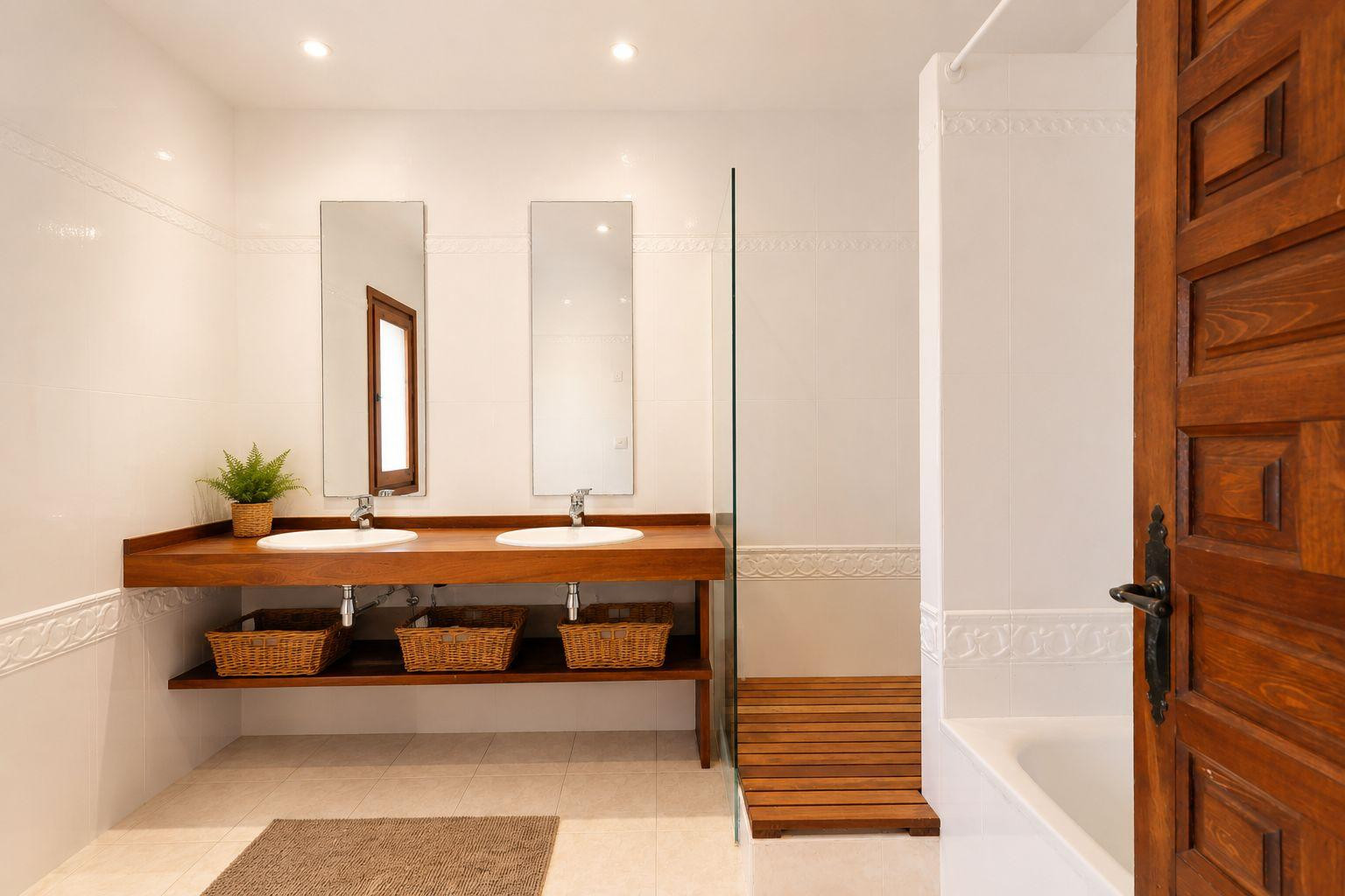 Full bathroom