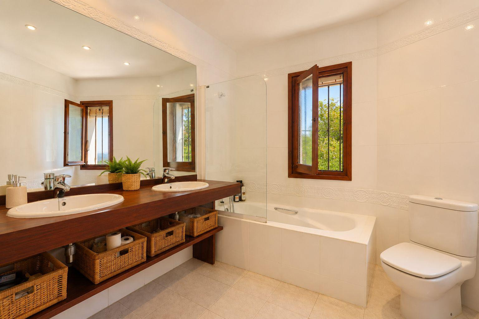 Full bathroom