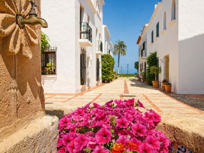 Residential complex walkway
