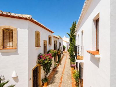 Residential complex pedestrian street