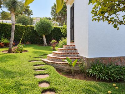 Garden and exterior entrance