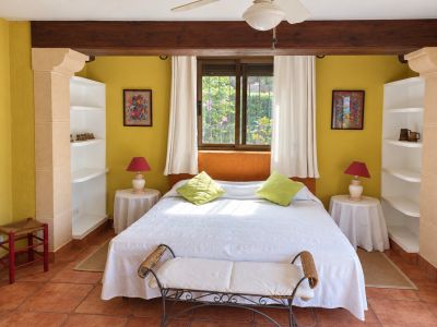 Bedroom with garden view